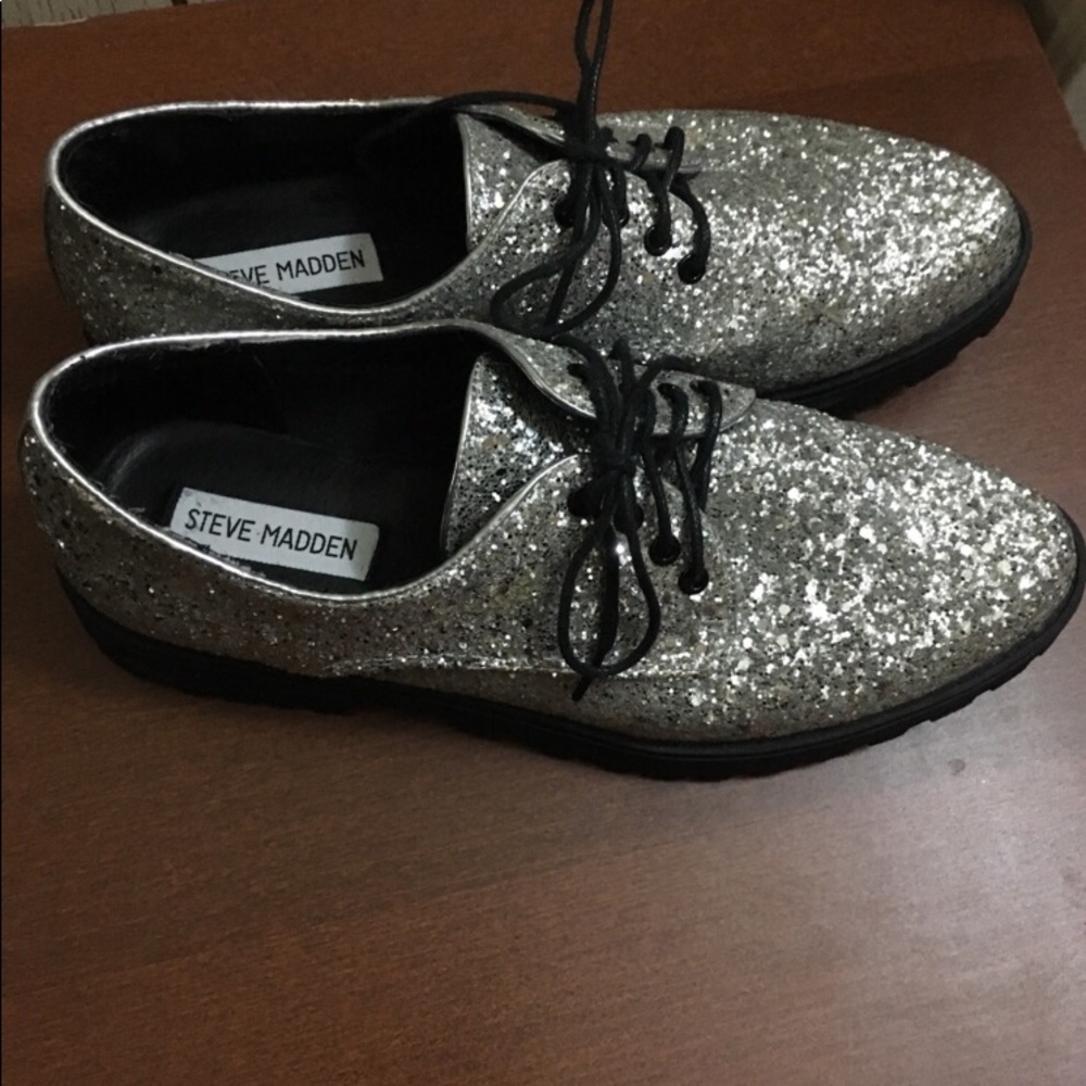 Size 9 silver glitter Steve Madden shoes